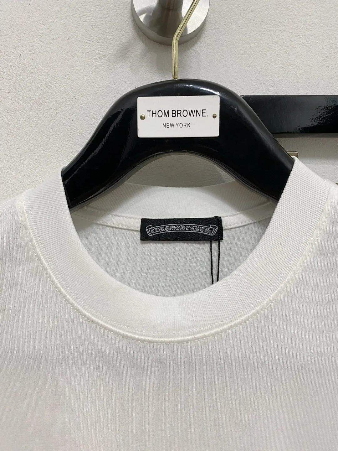 🅿️190 Croix Heart 🔥Pang Ge’s Gospel, the maximum xxl can wear 210 pounds 🐮Higher version 🆕 Top round neck casual short sleeves 👍Advanced customization and versatile style. Anyone can easily control it. The fabric is fully customized. The latest logo design of the luxury classic brand on the chest is very classy. 👍A must buy for those who know the goods! The tailoring is slim-fitting, very refined, shows off aura, and highlights the sophistication of business men. This is unique, it fits just right, and the upper body effect is great! Size: s-xxl